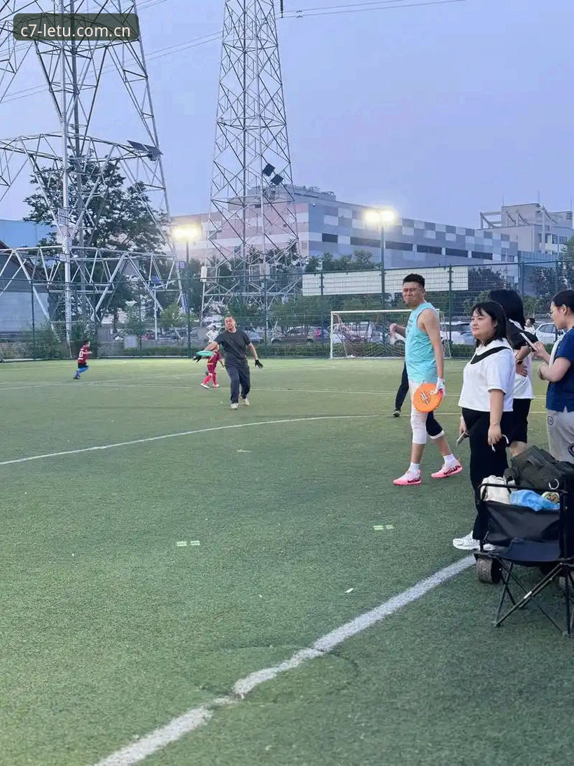 为什么说管理足球俱乐部比踢球更难？从马赛总监贝纳蒂亚的艰难抉择说起
